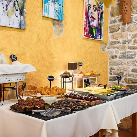 Ponte Porton Dining & *