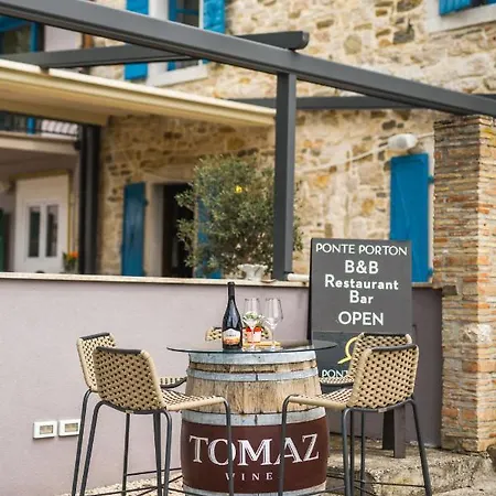 Ponte Porton Dining & Couette-café *